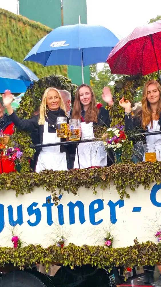 صور VR Oktoberfest Parade Virtual Reality 360