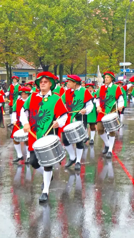 صور VR Oktoberfest Parade Virtual Reality 360
