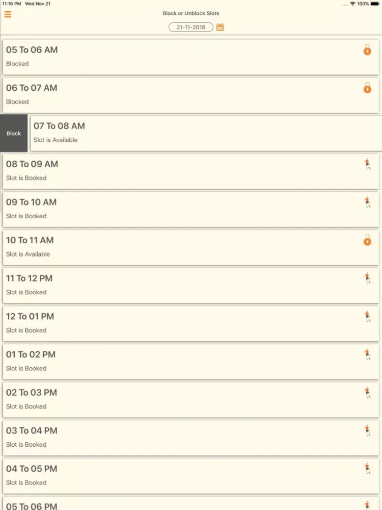 Capturas de tela do Turf Booking Admin iPad 