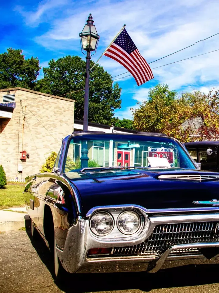 ภาพหน้าจอของ Cars Wallpapers: Classic, Luxury, Racing and Vintage iPad 
