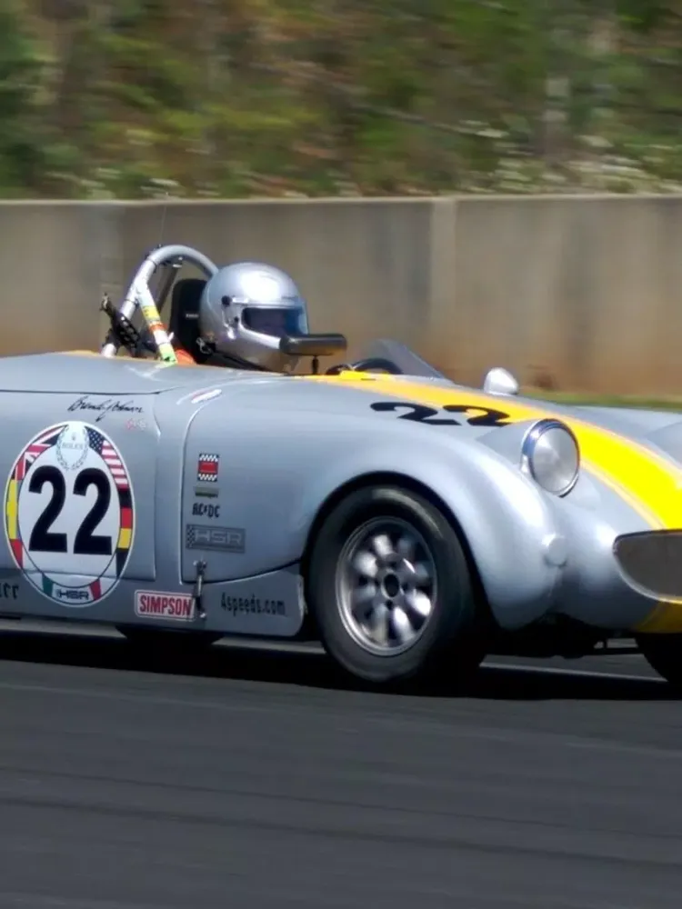 ภาพหน้าจอของ Cars Wallpapers: Classic, Luxury, Racing and Vintage iPad 