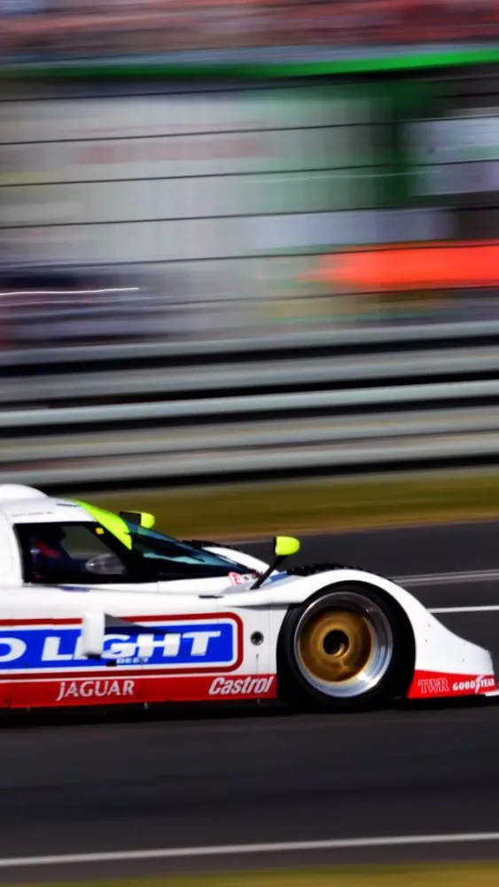 ภาพหน้าจอของ Cars Wallpapers: Classic, Luxury, Racing and Vintage