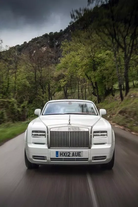Rolls royce Phantom Wallpapers应用截图
