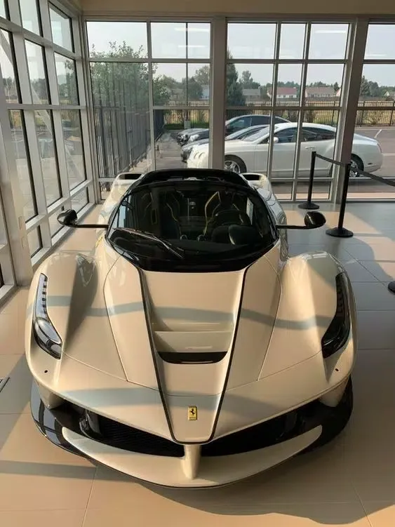 Скриншоты Super luxury cars Wallpapers