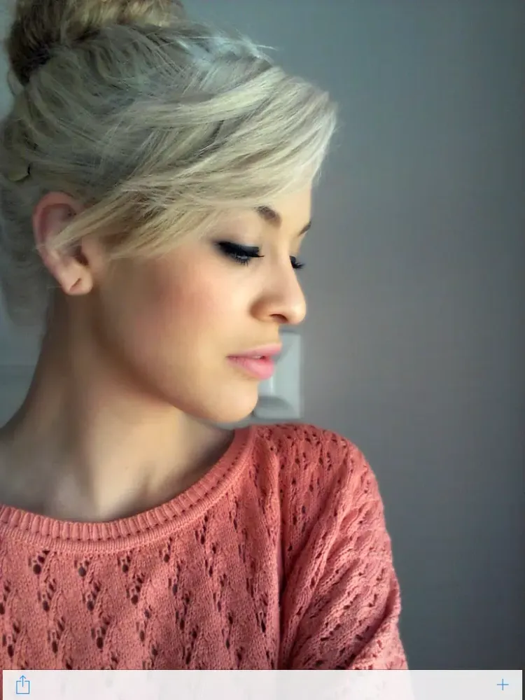 #Selfie - Snap and Share Full Screen HD Retina Selfies with Live Flash for Free iPad  Screenshots