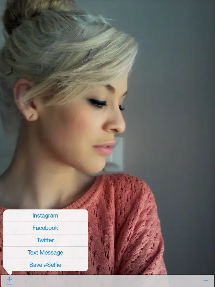 #Selfie - Snap and Share Full Screen HD Retina Selfies with Live Flash for Free iPad  Screenshots