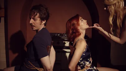 Dark Nights with Poe and Munro سکرین شاٹس