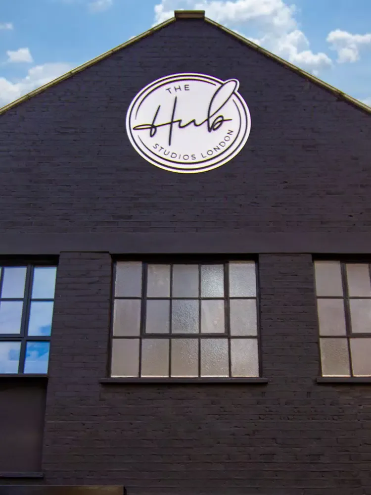 Ảnh chụp màn hình của The Hub Studios London iPad 