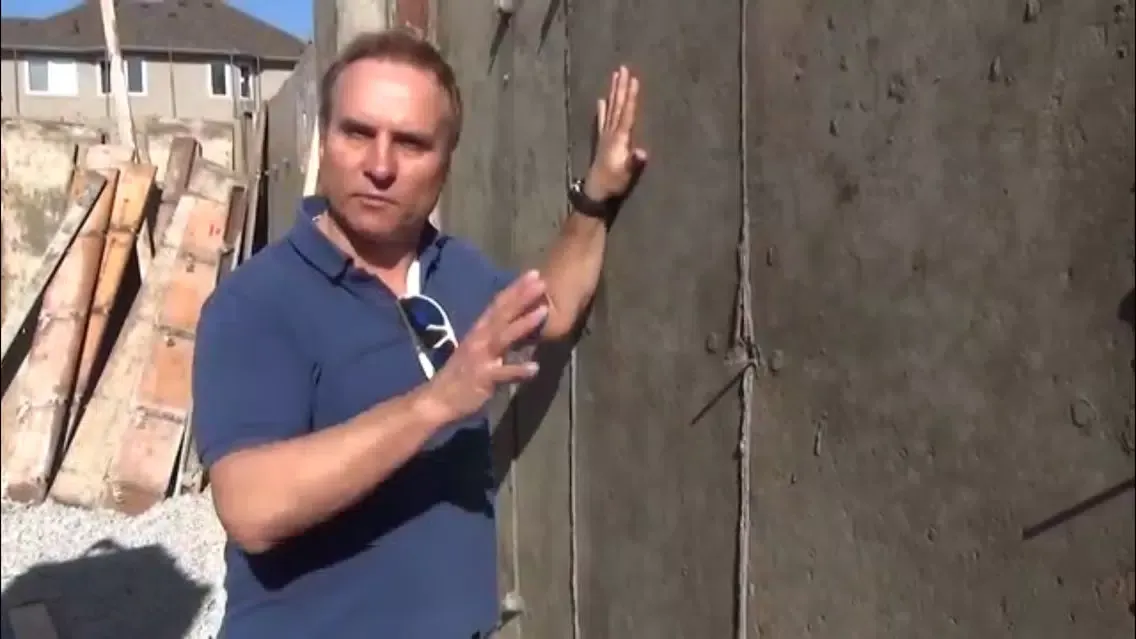Capturas de pantalla de How To Build A House