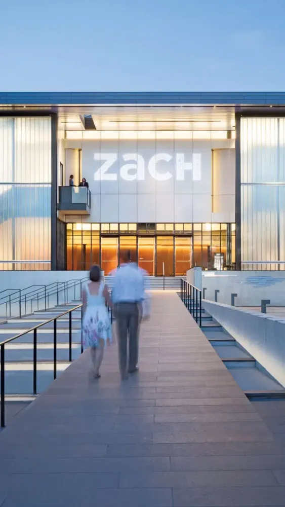 ZACH Theatre应用截图