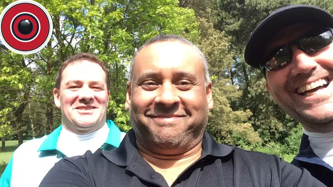 صور SelfieStickup The Finger