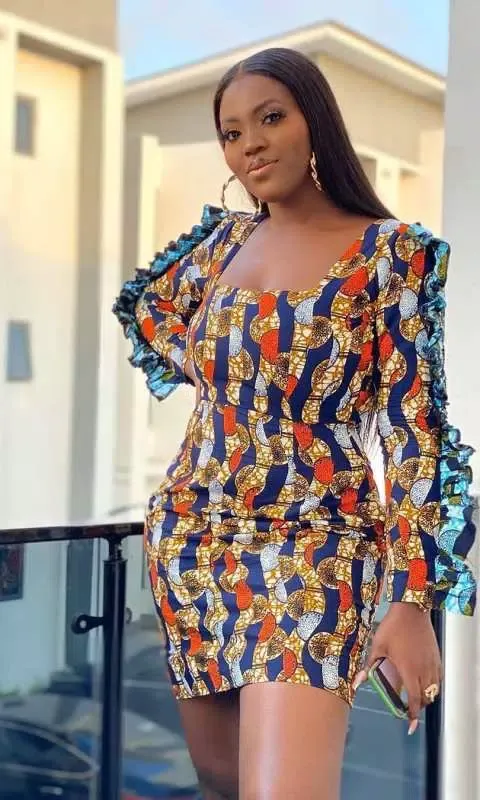 Tangkapan skrin Classic Ankara Short Gowns