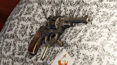 Capturas de tela do How it Works: Nagant M1895