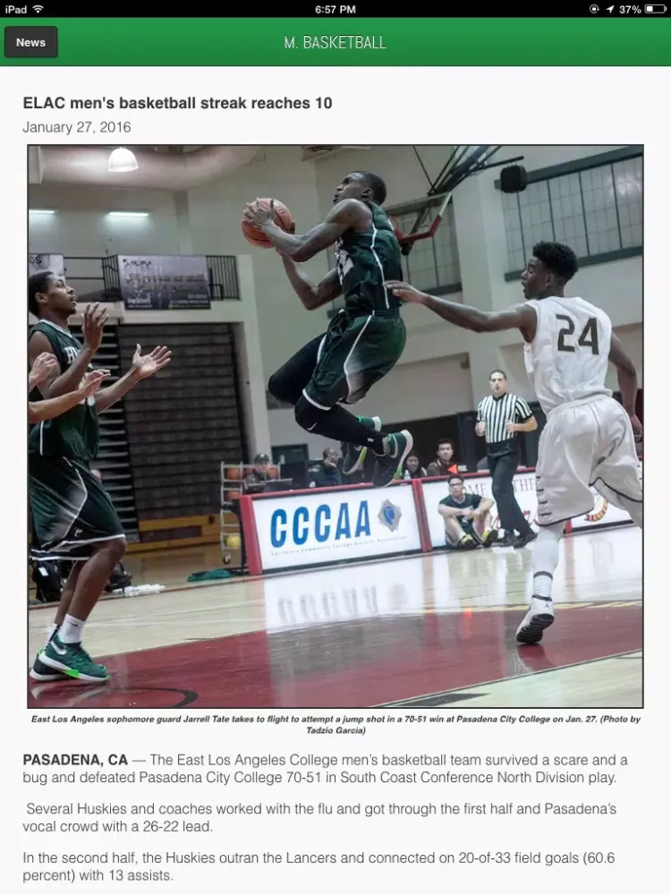 صور East LA Athletics Front Row iPad 