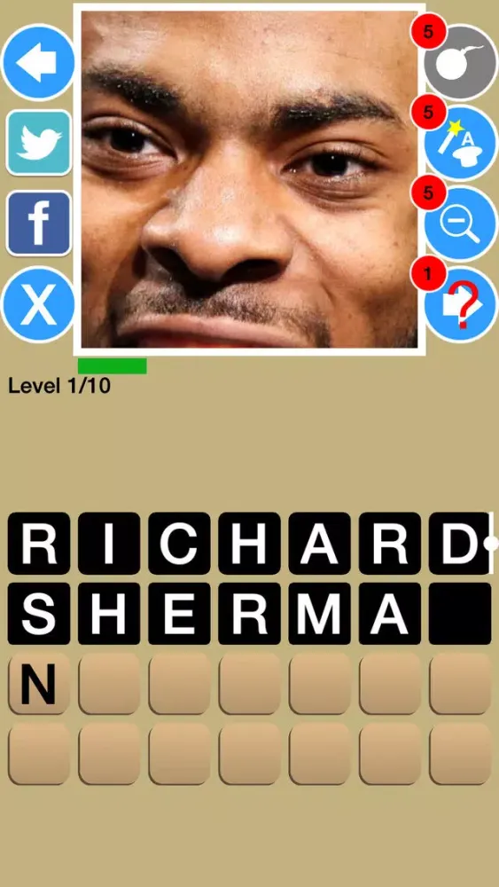 Tangkapan layar Zoom Out American Football Game Quiz Maestro
