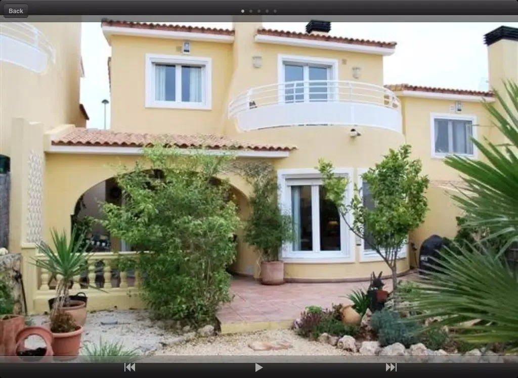 Tangkapan layar Find Property Overseas iPad 