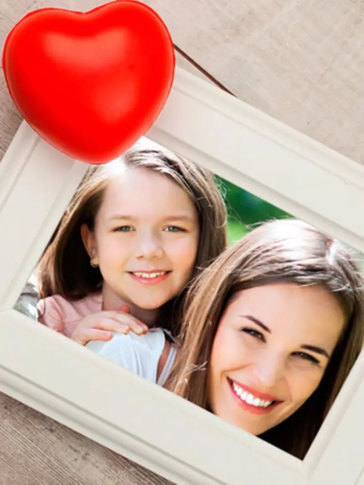Tangkapan layar Mother’s day photo frames greeting cards - Premium iPad 