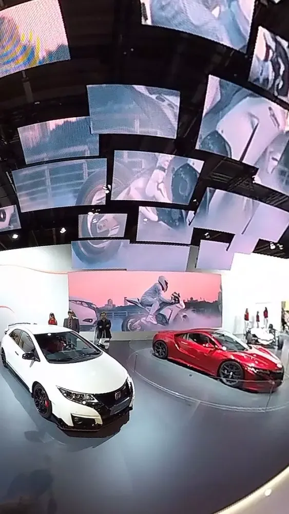 Captures d'écran de VR Virtual Reality press360 Motor Show - IAA 2015 Walk Through Hall 9