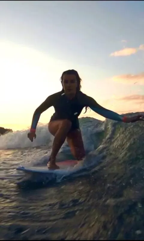 Tangkapan skrin Surfing live wallpaper