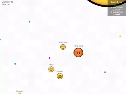 Capturas de pantalla de Emoji War: Eat 'Em All - Road to Survival in the Crazy Game with jump holes iPad 